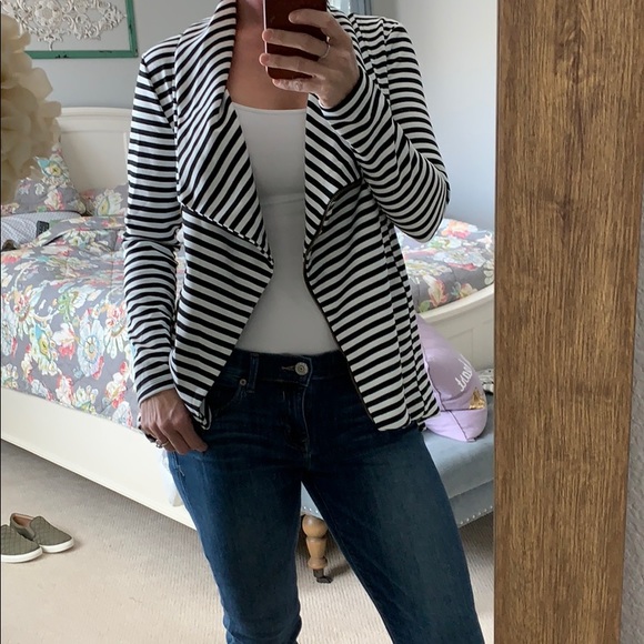 🎉Sold💕Chic Striped Jacket ⭐️ - Picture 3 of 4